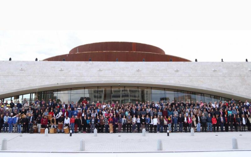 El Gobernador Uñac destacó a los trabajadores del Teatro del Bicentenario