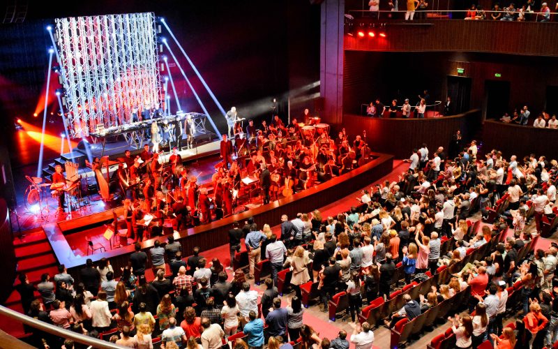 Cattáneo y la Orquesta Sinfónica impactaron con un concierto innovador