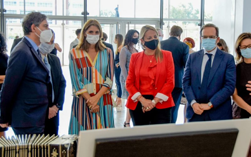 El embajador de Italia sorprendido con el Teatro del Bicentenario