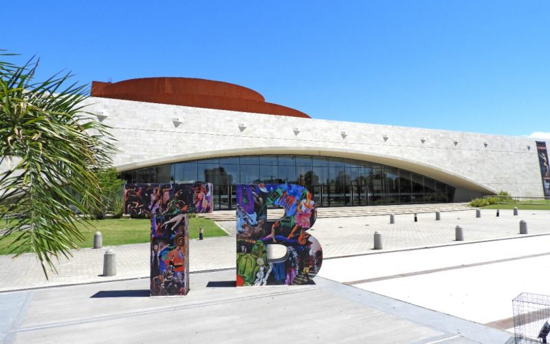 Selección de artistas para la intervención de las letras corpóreas del Teatro del Bicentenario