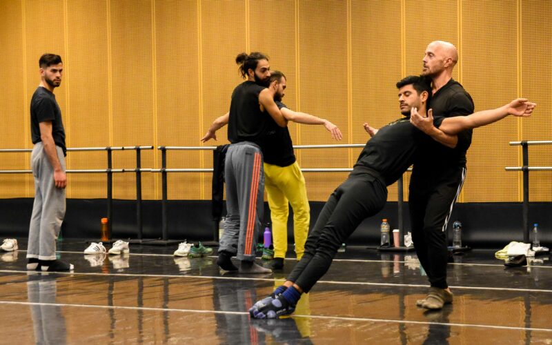 BAILARINES SANJUANINOS SE FORMAN CON EL DESTACADO ARTISTA ESTADOUNIDENSE RAY SULLIVAN EN EL TB