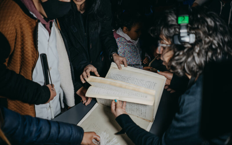 Por primera vez en la historia del Teatro del Bicentenario, personas con discapacidad disfrutaron una Visita Táctil personalizada