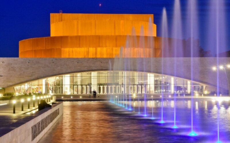 El Teatro del Bicentenario cambió el horario de las visitas guiadas gratuitas