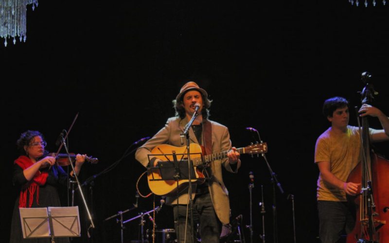 JUANSE Y LA MÁQUINA DE VOLAR PRESENTA NUEVO MATERIAL EN EL TB