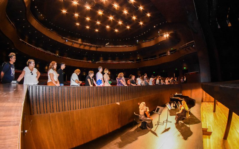 Cientos de sanjuaninos y turistas quedaron maravillados en la Visita Especial al Foso de Orquesta