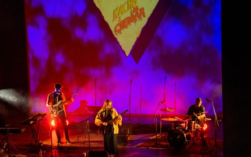 Nacho y los Cheddar vuelve al Teatro del Bicentenario con una propuesta renovada y llena de energía: “Cheddar Night”