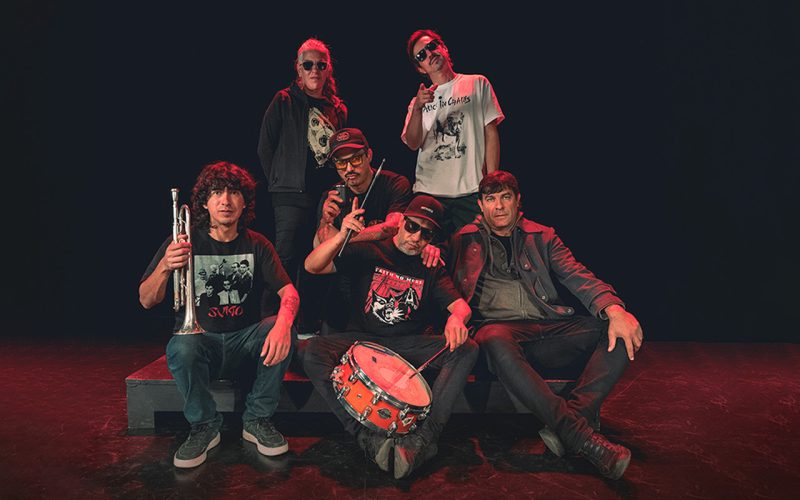 CUADROS COLGADOS LLEGA AL TEATRO DEL BICENTENARIO PRESENTANDO SUS TEMAS Y UN TRIBUTO A SUMO Y THE DOORS