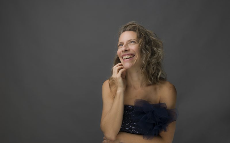 ELENA ROGER LLEGA AL TEATRO DEL BICENTENARIO CON UN CONCIERTO ÍNTIMO QUE RECORRE LOS GRANDES CLÁSICOS DE SU CARRERA