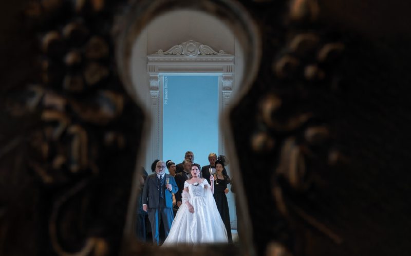 El Teatro del Bicentenario invita a vivir la experiencia de “La Traviata” para conocer todo el detrás de escena